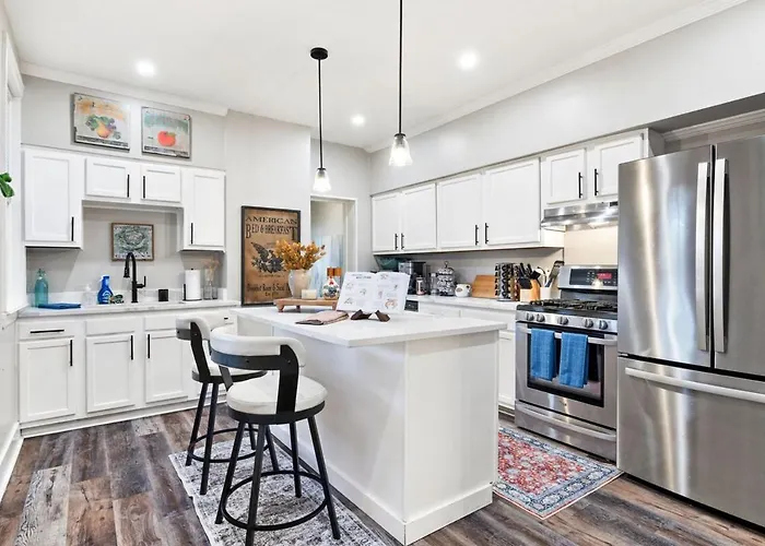 A Part Of History! Gated Yard, Hot Tub, 5 Br